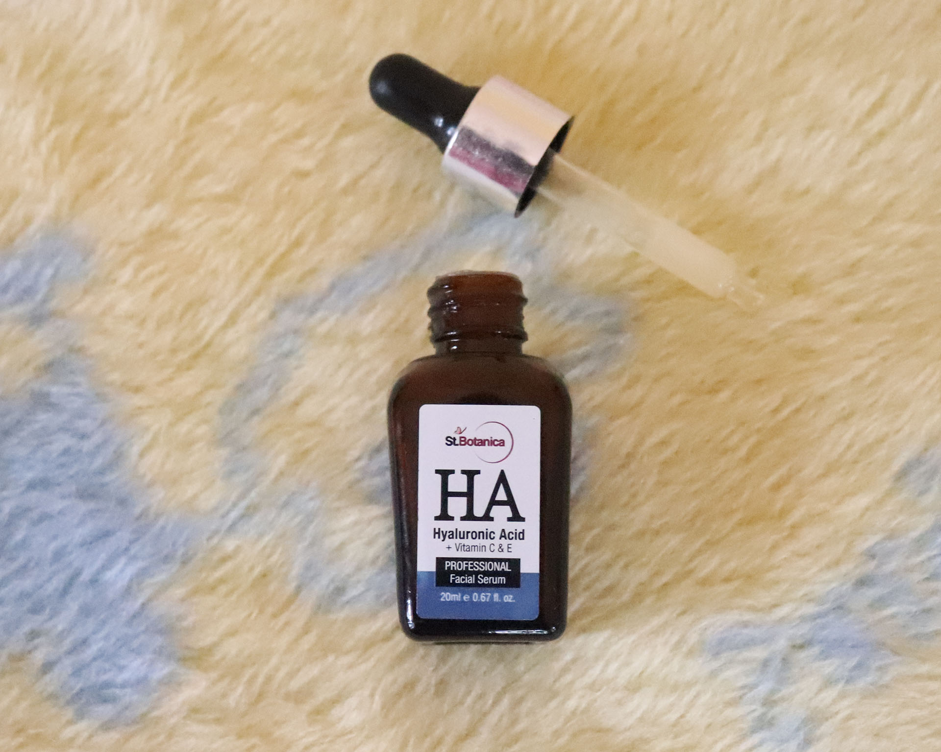 St.Botanica Hyaluronic Acid + Vitamin C, E Facial Serum Review